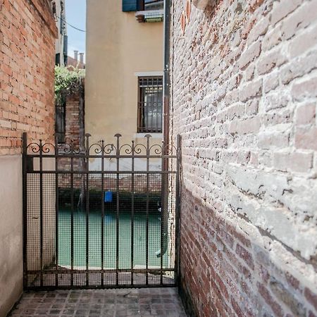 Gondola Rosa, Incantevole Vista Sul Canale Velence Kültér fotó